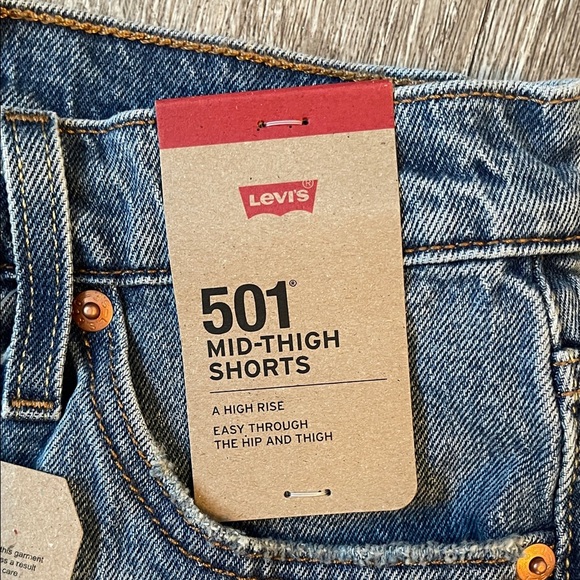 Levi's Women's Light Blue Denim Shorts - Picture 2 of 3